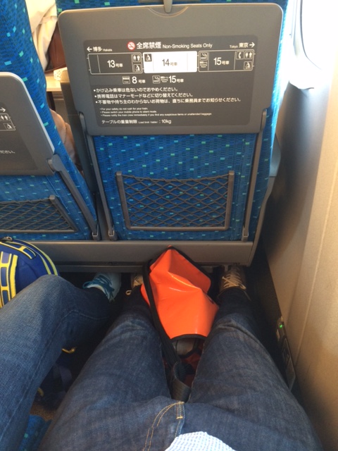 Beinfreiheit im Shinkansen auf dem Weg von Tokyo nach Kyoto